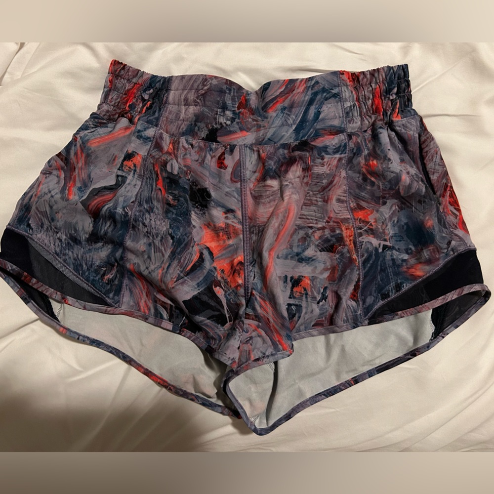 Lululemon Hotty Hot 2.5” High-rise running shorts, size 6